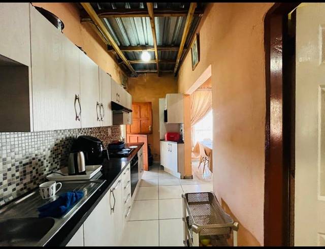 7 BEDROOM HOUSE FOR SALE IN OLIEVENHOUTBOSCH